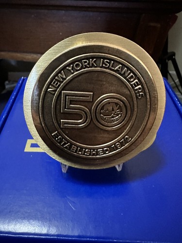 Disco Dorado Exclusivo New York Islanders 50 Aniversario Raro 1/5k ¡Súper Pesado! - Imagen 4 de 6