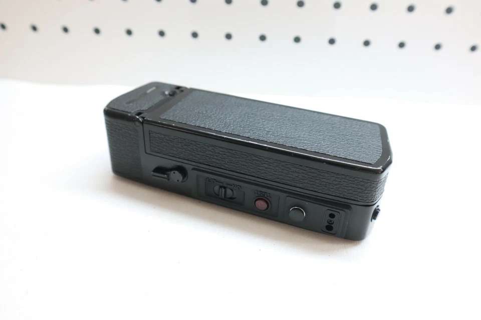 Bonita bobinadora automática y batería de película para cámara Yashica negra vintage usada - Japón Foto 4 de 4