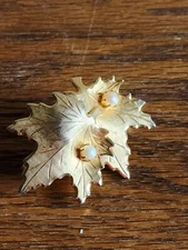 VTG 1930's Women's Slide on Scraf/Hair Clasp/ Brooch Gold tone Leaf Faux Pearl