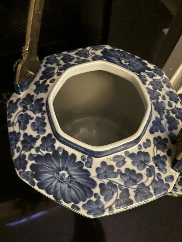Vintage Chinese Hexagonal Blue & White Porcelain Tea Pot w/ Brass Handle - Image 2 of 3