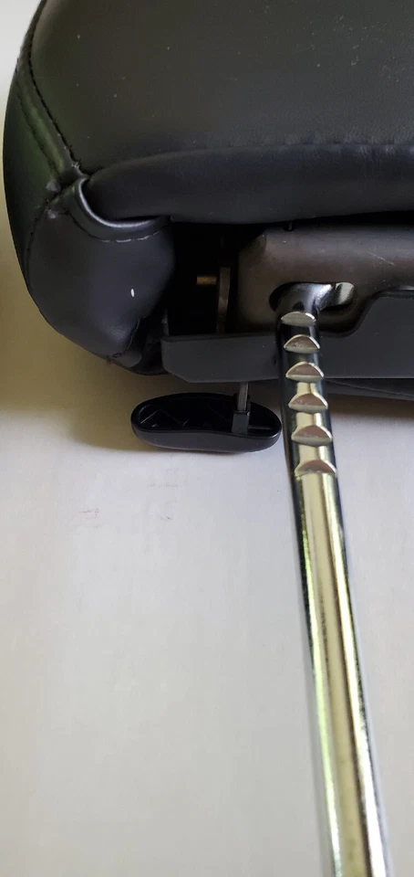 Подголовники задних сидений 2001 Jeep Grand Cherokee Laredo б/у - Изображение 4 из 4