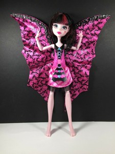 draculaura doll with wings