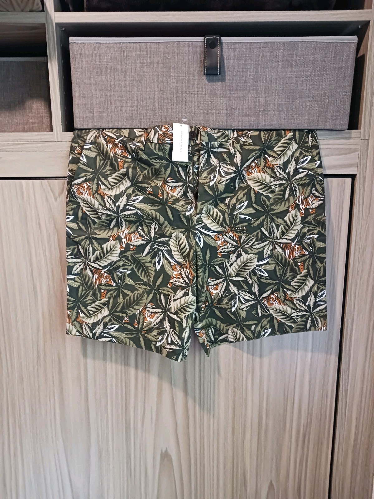 Men's Banana Republic Shorts  Size 38
