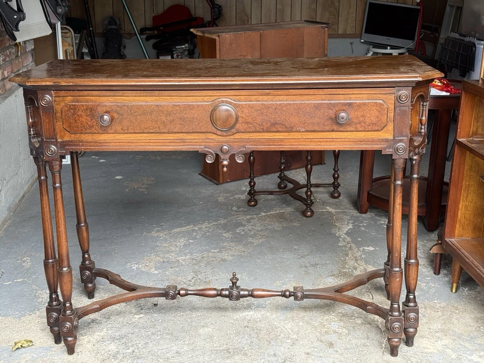 Mesa consola victoriana Eastlake de nogal - circa 1880-1895 Foto 3 de 4