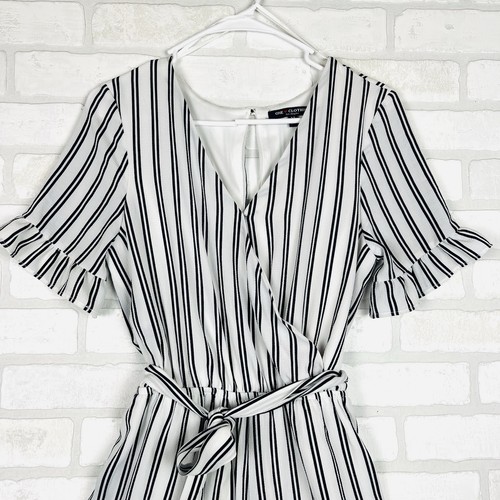 One Clothing Los Angeles Women's White and Navy Blue Striped Fancy Romper Size M - Picture 4 of 10
