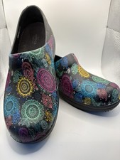 Crocs at Work Women  s 9 Slip Resistant Clogs Black Multicolor Paisley