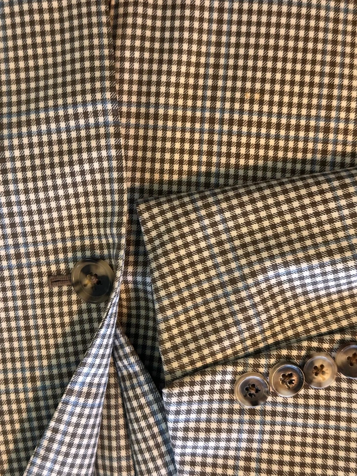 Men’s Isaia Napoli S130’s Wool Blazer Check Taupe w/Blue Lightweight 46L - Image 3 of 4