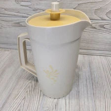 Tupperware 1 Quart Pitcher 874-8 Almond Harvest Gold Push Button Lid Drink Vtg