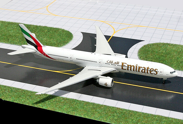 Emirates Boeing 777-300ER A6-ECG Gemini Jets GJUAE895 Scale Emirates Boeing 777-300ER A6-ECG Gemini Jets GJUAE895 Scale