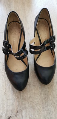 clarks wide fit court shoes