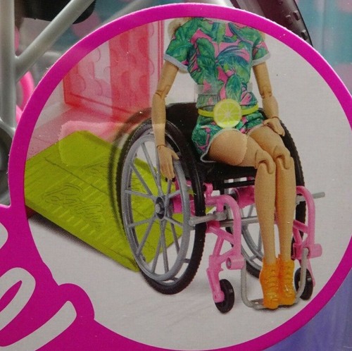 Barbie Mattel 2020/muñeca Barbie Fashionista con silla de ruedas y rampa/#165 nueva - Imagen 8 de 12