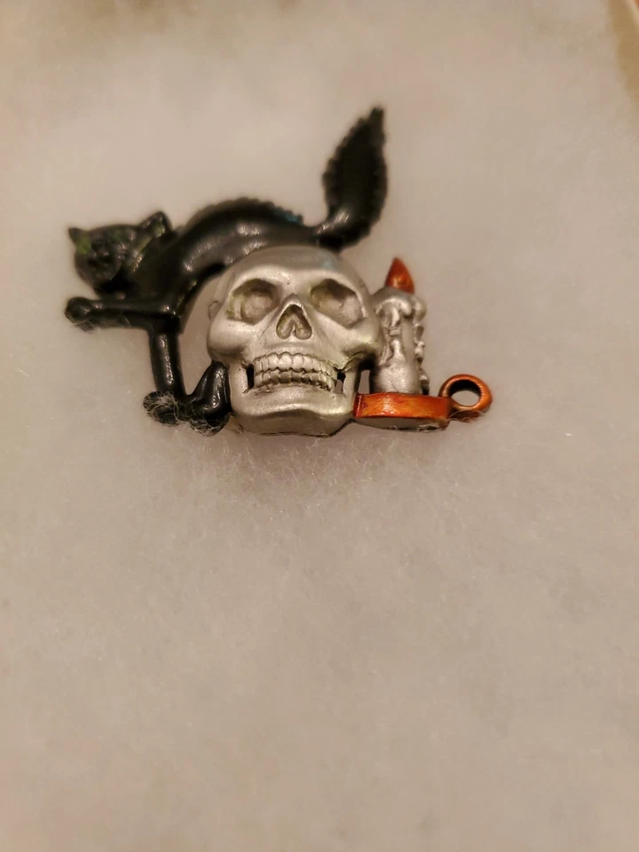 Broche prendedor de Halloween de peltre/cráneo/portavelas JJ Jonette Joyería Negro Gato/Cráneo/Vela 2" Foto 4 de 4