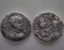 Filippo I. E33 di Diocesarea, Cilicia. 244-249 Due Tyches uno seduto/in piedi