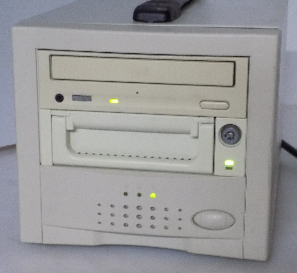 Markenlose externe Speichererweiterungseinheit Ide Teac CD-ROM, WD 80 GB Festplatte
