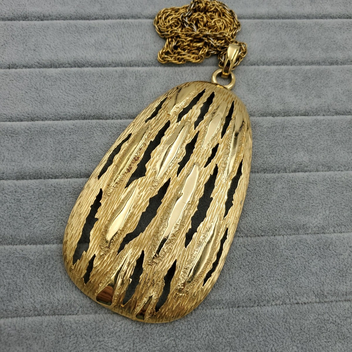 Vtg Signed Kramer Brushed Gold Tone Pendant Necklace Texture