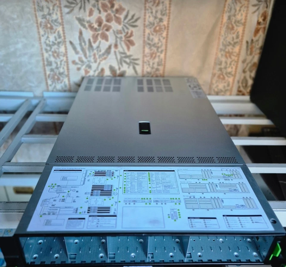 Fujitsu RX2540 M5 2x Xeon 4214 / 192Go RAM / EP540i / 2x 2.4TB + 2x 900Go HDD - Photo 4/4
