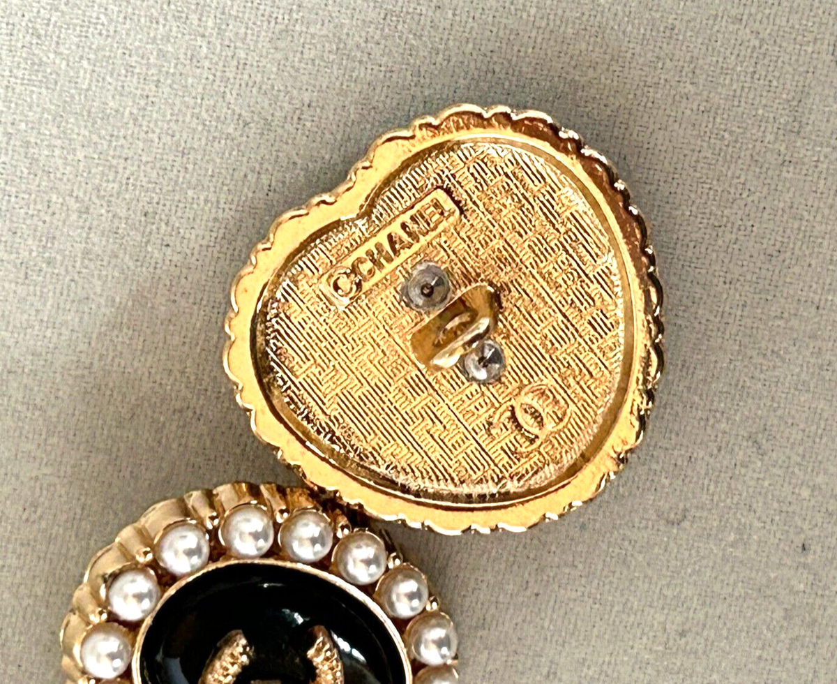 Chanel Vintage Button Set of 5 Size 23 mm Black Heart Gold Tone