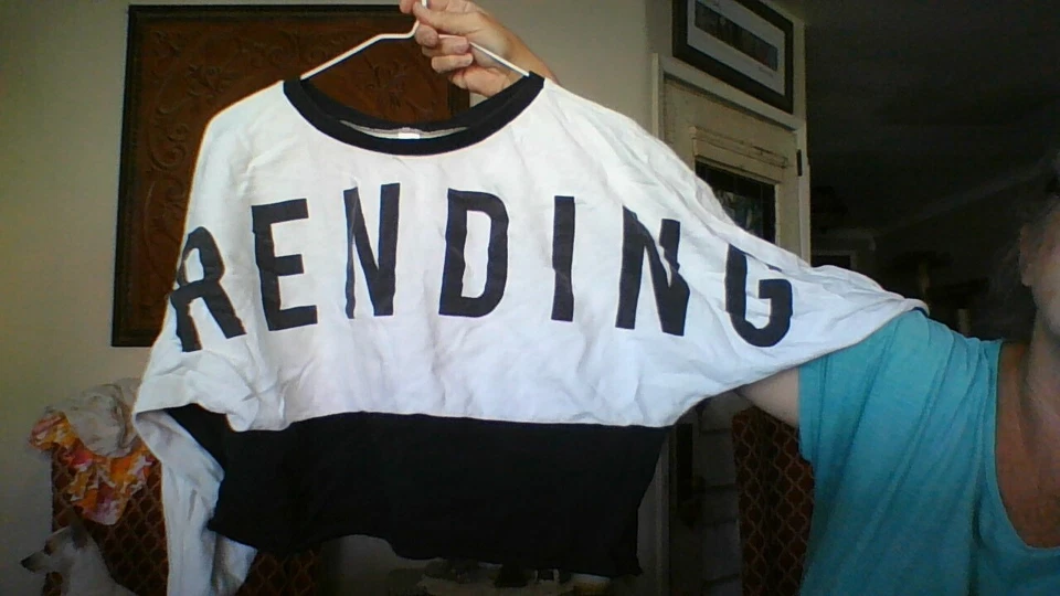 Justice Girls Talla 12 Blanco y Negro Sudadera Recortada Dice Trending On It ¡LINDA! Foto 2 de 4