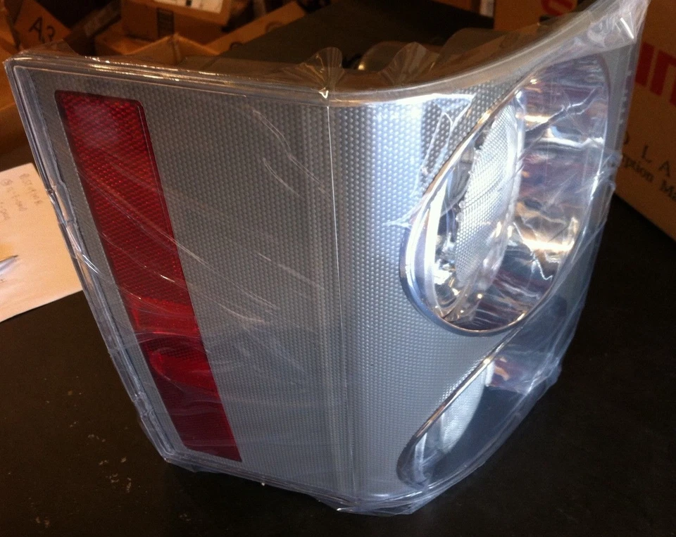 尾灯白色右 Psgr 适用于 Land Rover RANGE ROVER 2003 - 2009 (XFB500341LPO) — 第 4/4 张图片