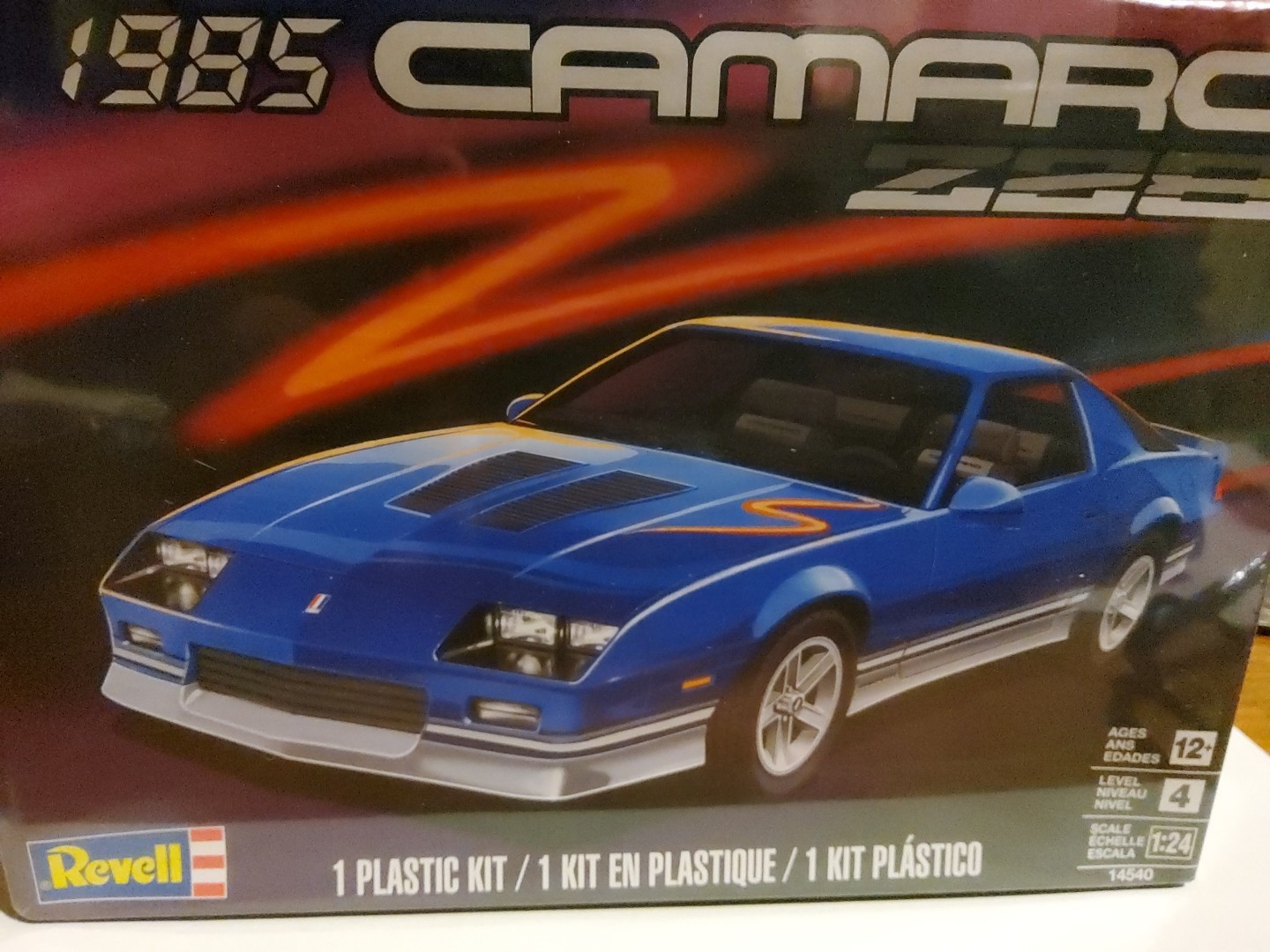 1:24 1985 CHEVROLET CAMARO Z28 , REVELL  PLASTIC KIT