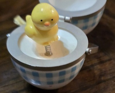 2004 Hatch Before Your Eyes (Hallmark QEO8571) Hinged Porcelain Chick Ornament
