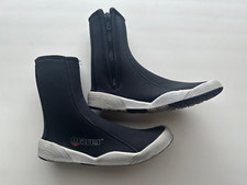 Mares 6.5m/m Dive Boot Size 6M / 7W Black w gray tread zipper