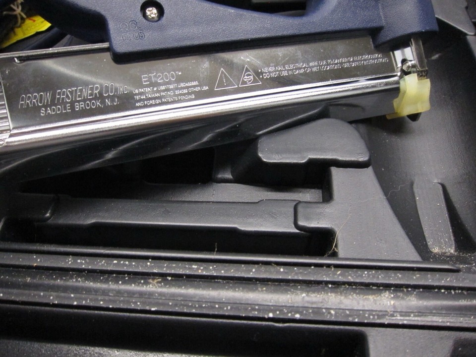 ElectroMatic Arrow ET200 Nail Master 2 Brad Nail Gun With Case 4