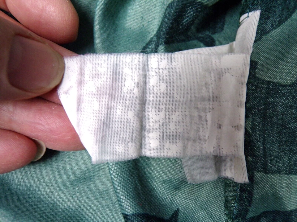 Funda de almohada estampada Northwest NFL Green Bay Packers 19 1/2 x 30 logotipos de fondo Foto 4 de 4