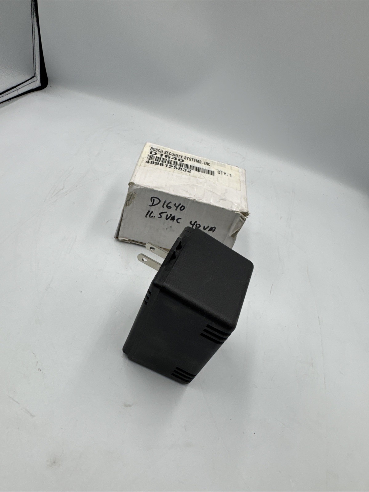 New Bosch Security Systems D1640 Plug-In Transformer, 16.5VAC 40VA