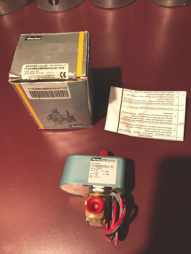 New Parker 7131KBN2BROOM2J011C2 Skinner Solenoid Valve 1/4” NPT 24v DC W/ Manual