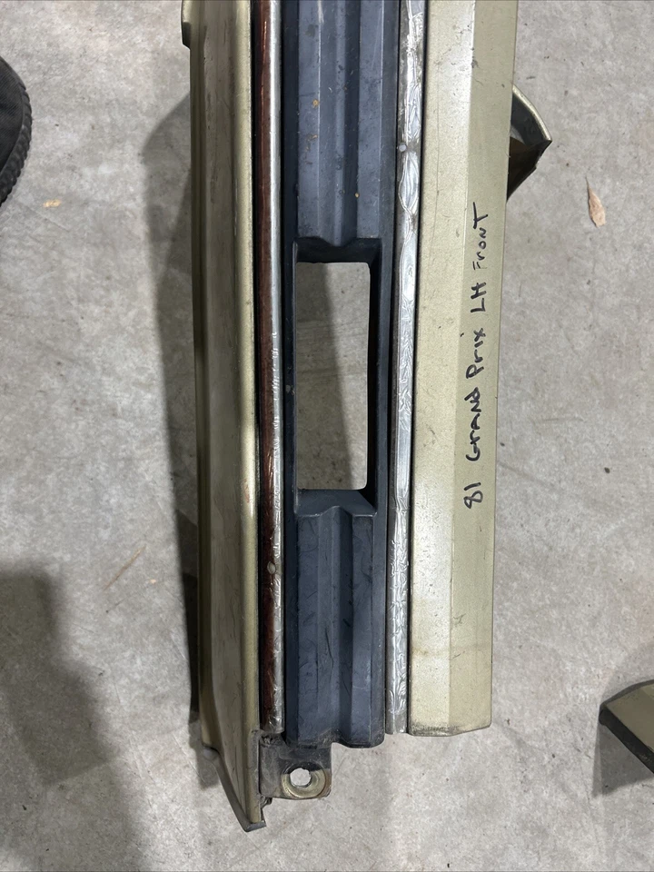 Juego de llenado de parachoques delantero Pontiac Grand Prix 1981-1987 Foto 3 de 4