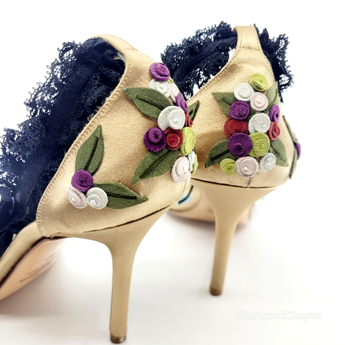 Sandalias VALENTINO Vintage Años 2000 Tacones 37 Flor Dorado Satinado Encaje Corbata al Tobillo - Imagen 4 de 15