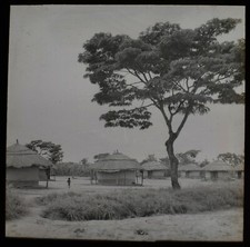 VINTAGE Magic Lantern Slide VILLAGE HUTS IN NORTH RHODESIA C1949 PHOTO AFRICA