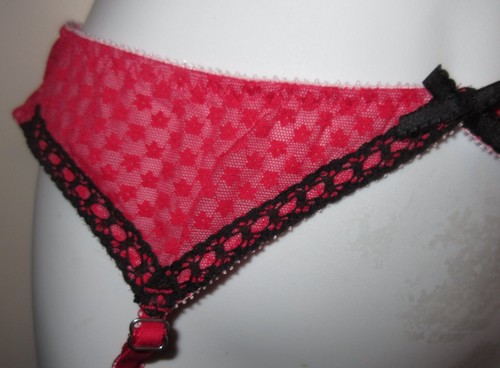 Vintage 2010 Collection Red/Pink Lined/Black VICTORIA'S SECRET Garter Belt~ XS/S - Picture 4 of 4