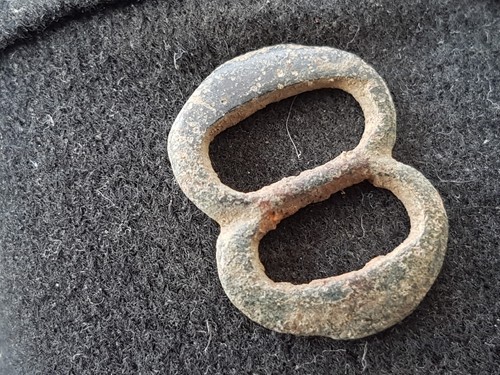 Very nice Tudor bronze buckle uncleaned condition found in Britain L40o