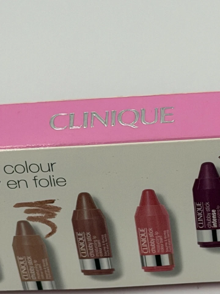 CLINIQUE The Chubbettes 6 piezas Chubby Stick Bálsamo Labial Hidratante Mini Set Foto 3 de 4