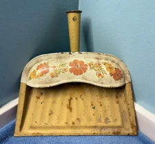 JV Reed Louisville - MCM Metal Dark Yellow Flowered Dust Pan