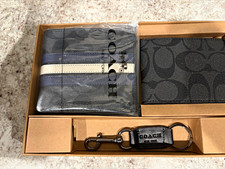 Coach New York Mens Logo Signature Wallet Set...