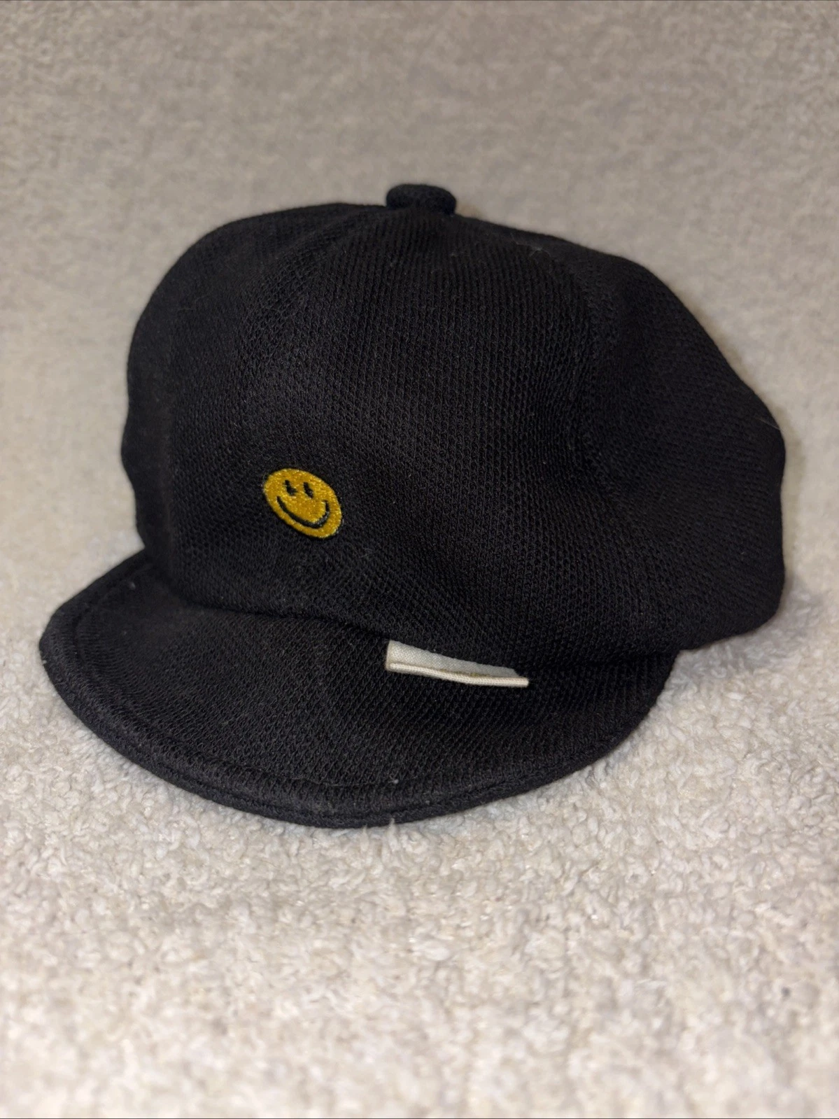 Infant Smiley Face Hat Black “You Er Yuan”