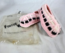 NOS Vtg Feather Step Footsie Warmer Slippers Knit Acrylic Pink Black Sz S