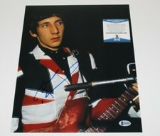 THE WHO PETE TOWNSHEND SIGNED 11x14 PHOTO BECKETT COA GUITAR YOUNG BRITISH FLAG