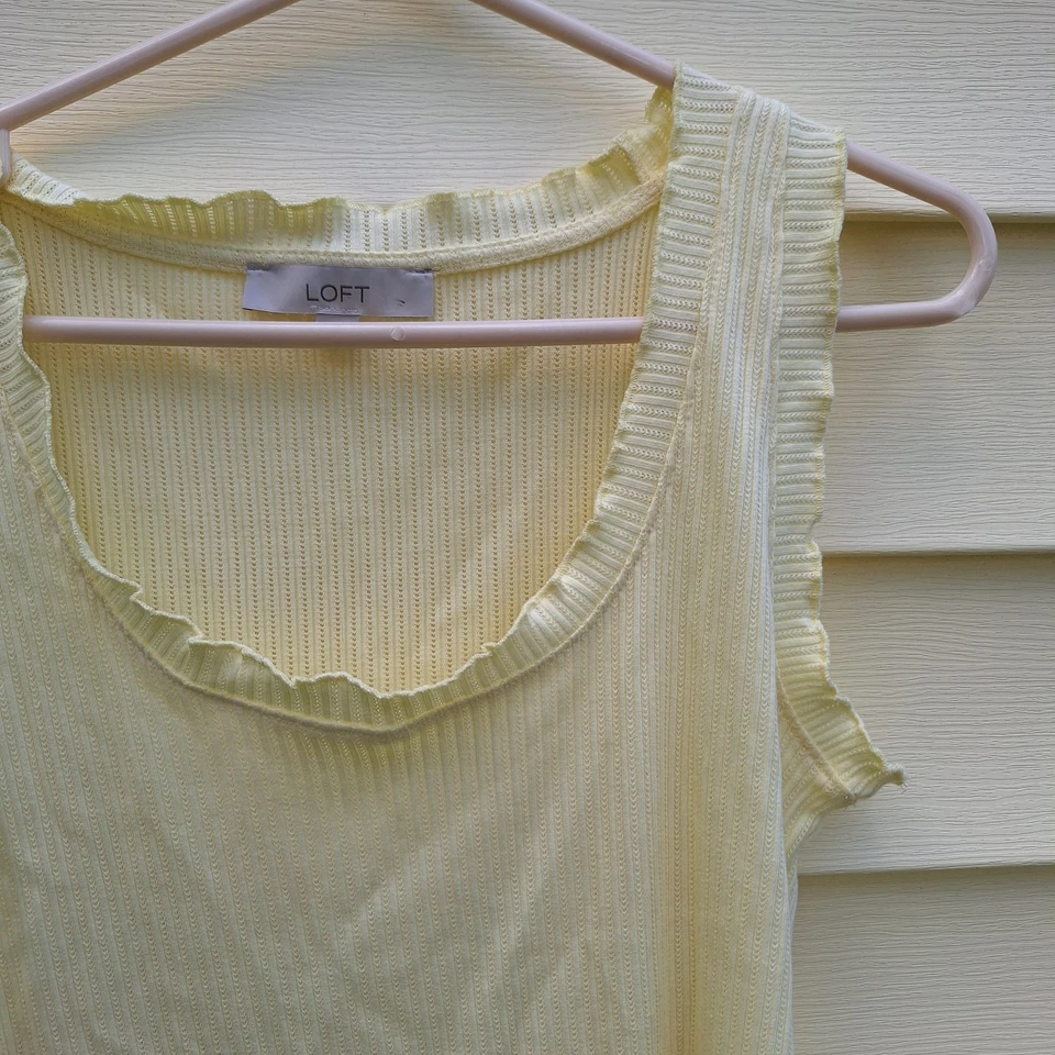 Camiseta sin mangas Loft acanalada con borde de lechuga Y2K evento playero romántico atletismo atlético  Foto 2 de 4