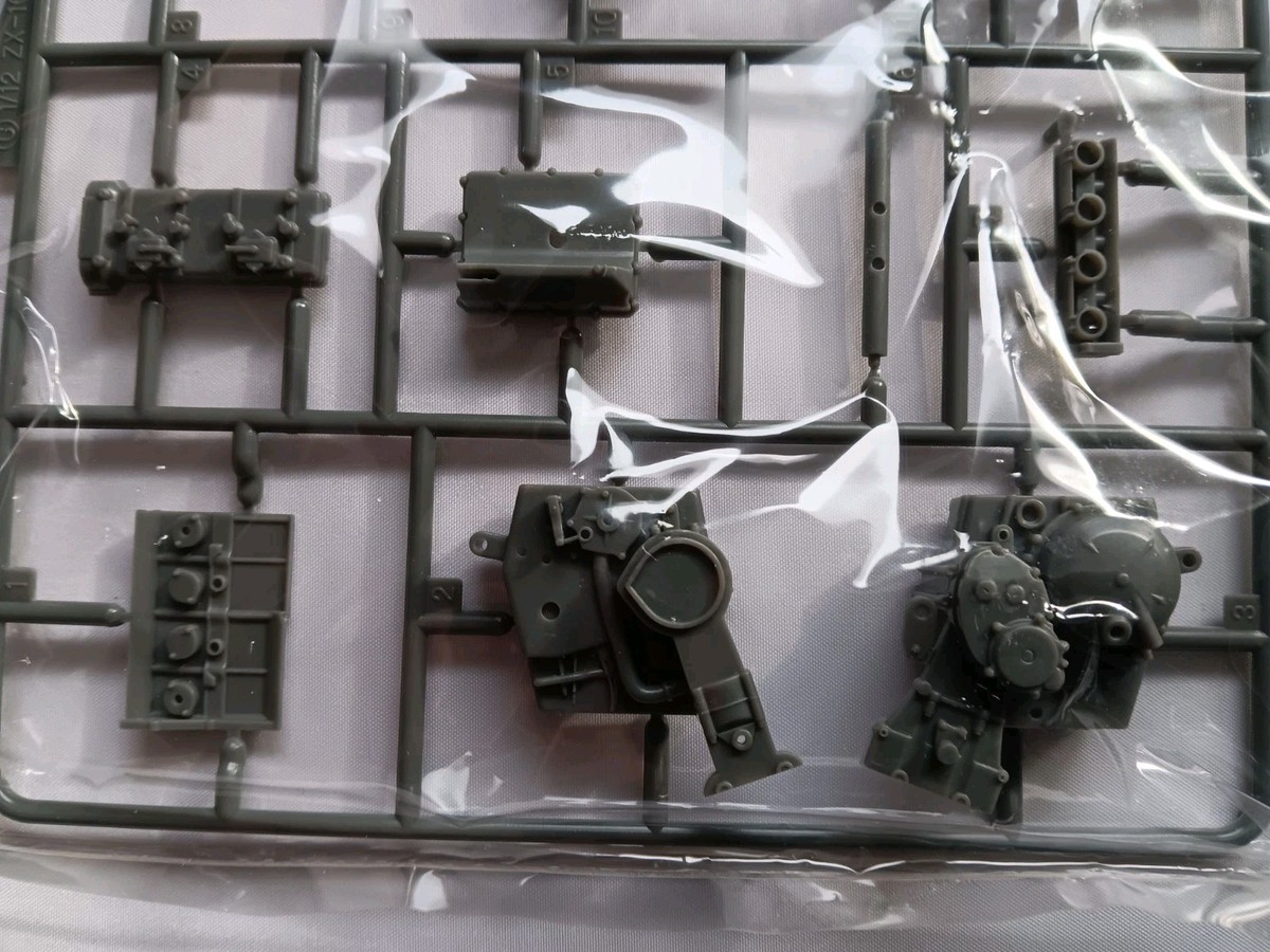 Fujimi 141336 1/12 Kawasaki ZX-10R Plastic Model Kit 4968728141336