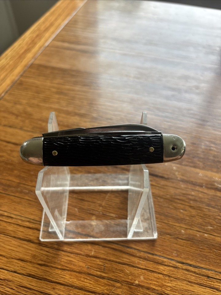 A Hammer Brand folding knife from 1945–55 is a piece of mid-century American cutlery legend — this brand's swan-stamped blades are genuinely sought-after by collectors.
