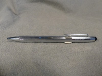 Montblanc 4 Farb Kugelschreiber vieleckig mit Guilloche - aus Metall