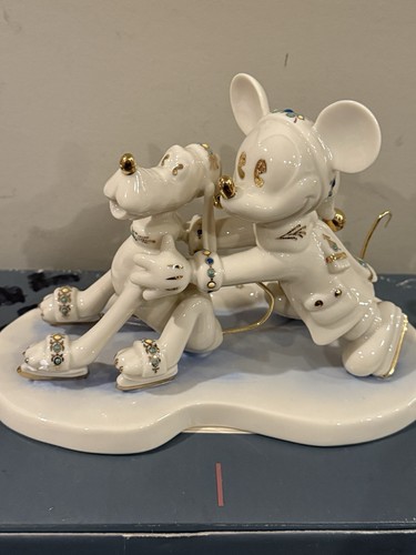 Lenox Disney Showcase Collection Mickey & Pluto Skaters Jeweled Figur - Bild 1 von 8