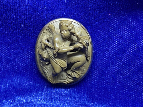 Rare Object of Vertu Victorian 10K Gold & Boxwood Micro-Carving Cameo Brooch