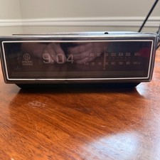 Vintage GE General Electric Clock Radio Walnut Grain Finish Model 7 4305C Retro