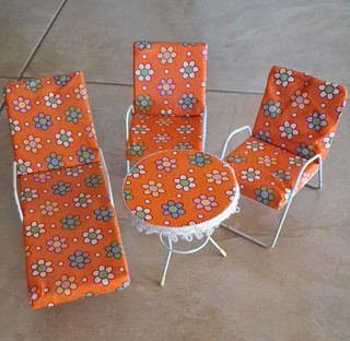 Barbie Gartenmöbel Set 4 tlg (2 Stühle Tisch Liege) orange .Ca.1975
