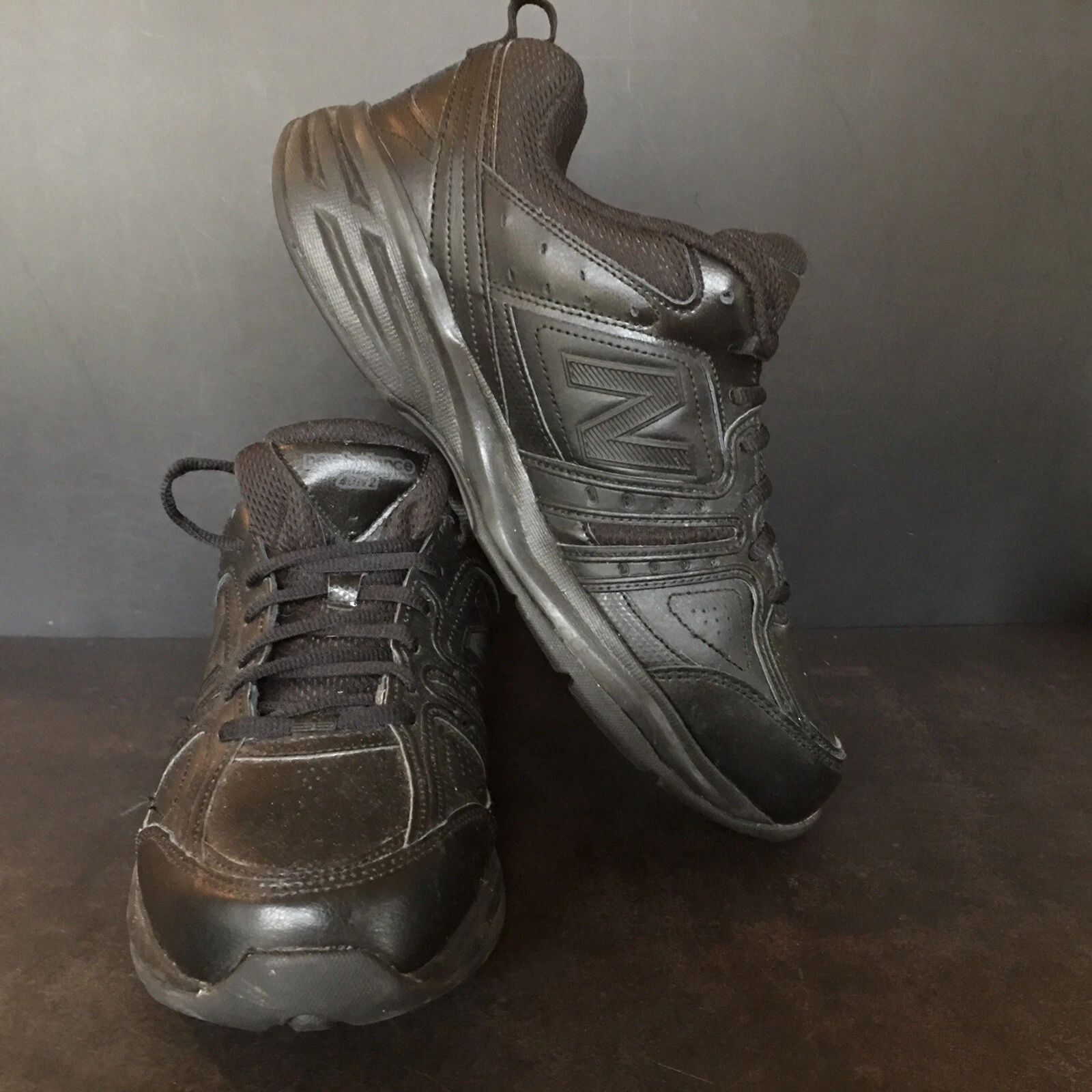 Scarpa sportiva da corsa New Balance nera da uomo MX401V2B taglia USA 9 5